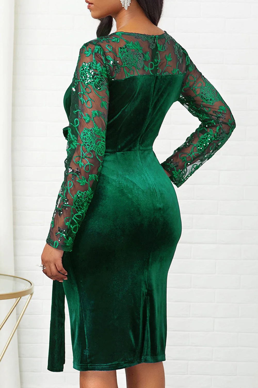 Plus Size Zielona Aksamitna Sukienka Robocza Z Długimi Rękawami - Image 3
