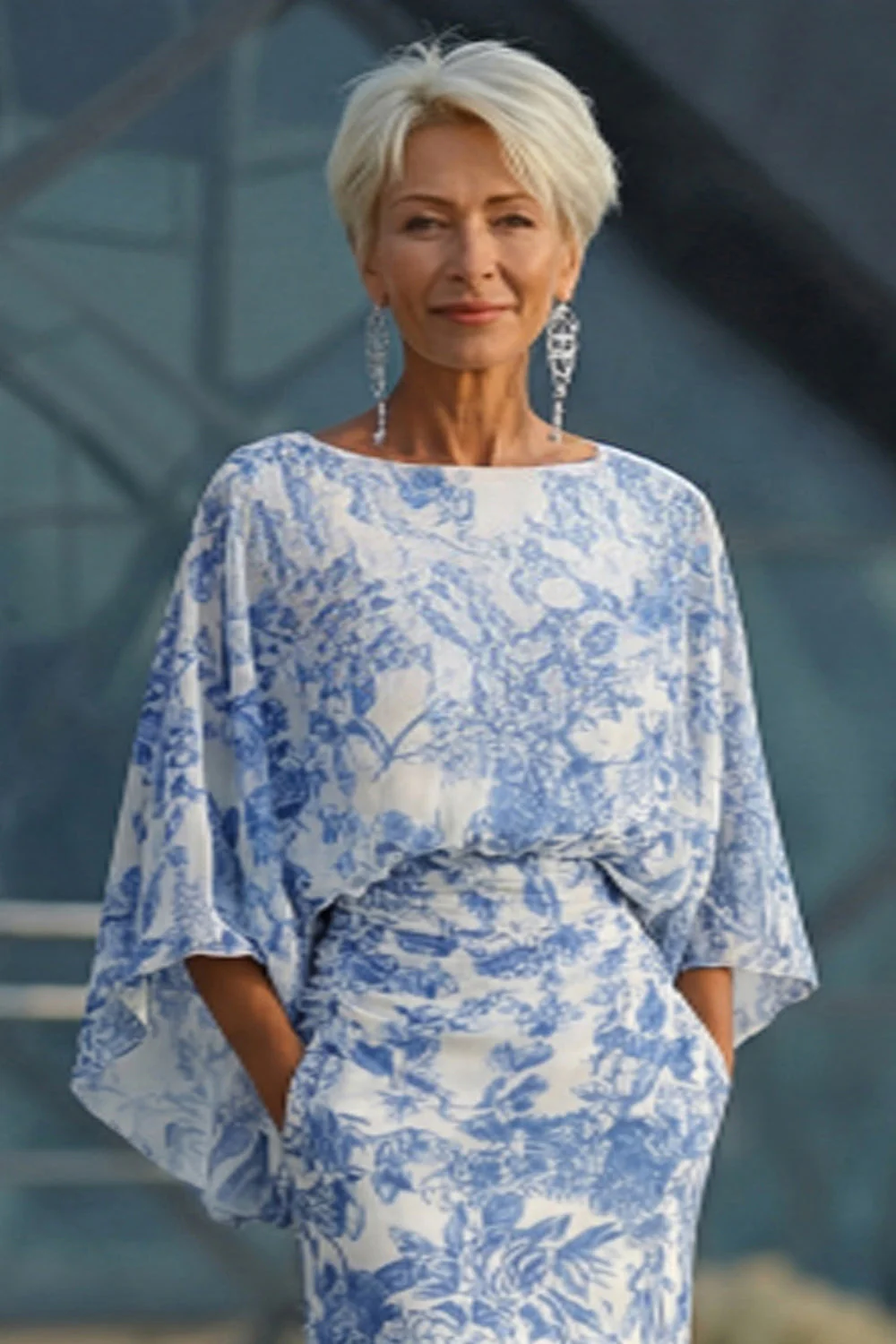 Niebieska sukienka matki panny młodej z kwiatową pochwą i rozkloszowanymi rękawami - Image 6