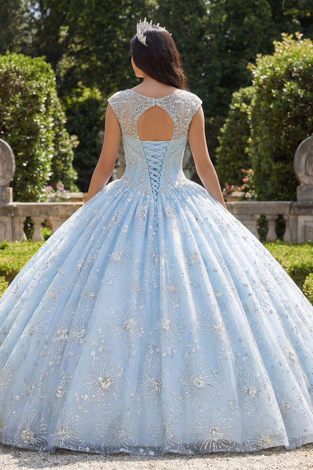 Niebieska suknia balowa z koralikami – iluzja i dekolt z Quinceañera - Image 2