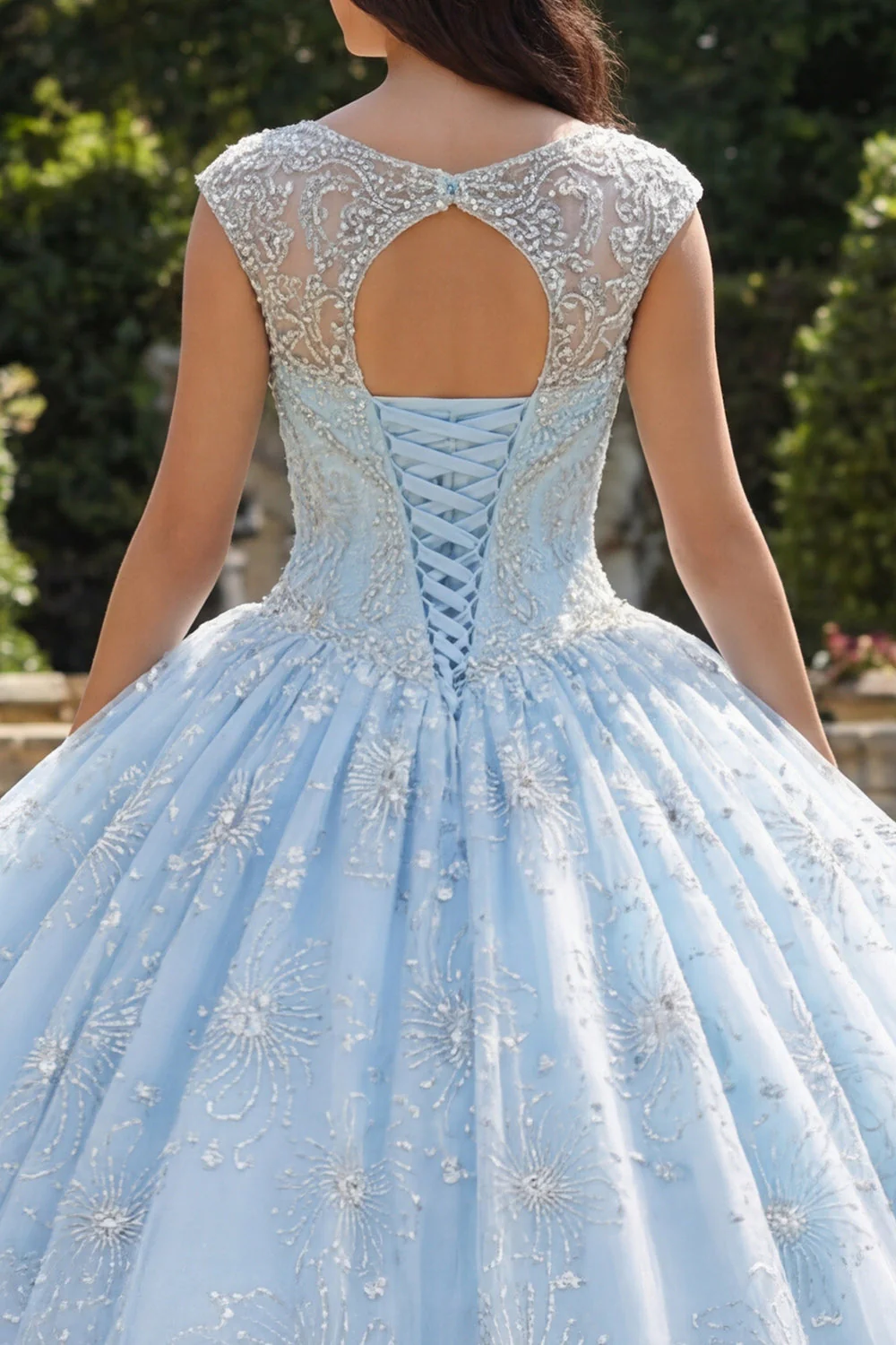 Niebieska suknia balowa z koralikami – iluzja i dekolt z Quinceañera - Image 4