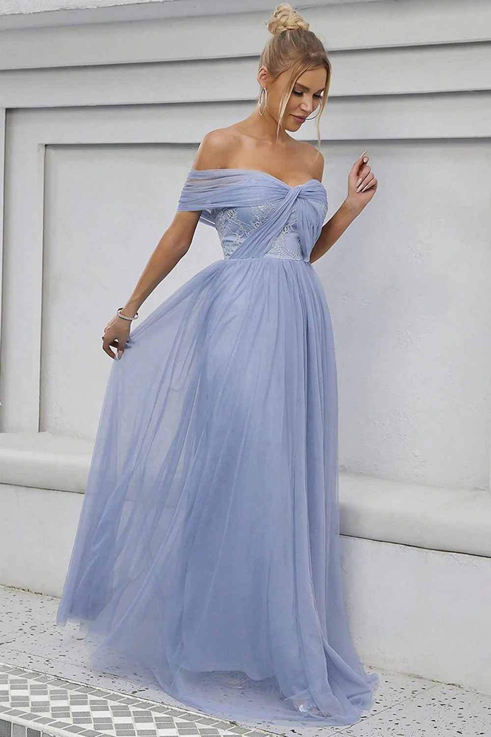 Niebieska tiulowa sukienka formalna z ramienia A line - Image 3