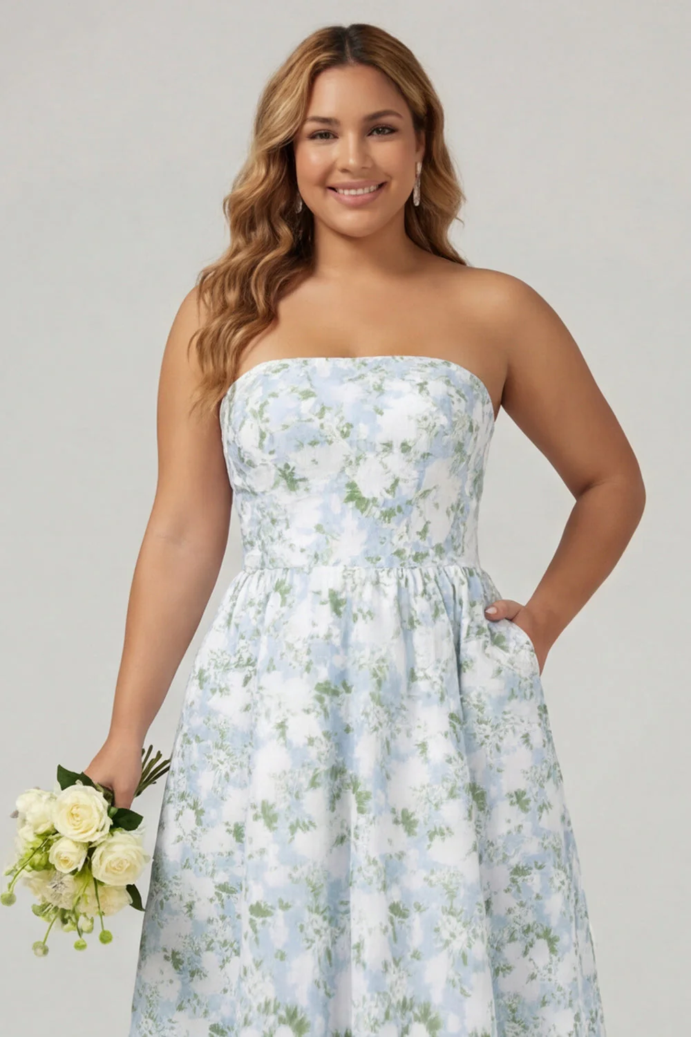 Niebiesko-biała w kwiaty bez ramiączek, długa satynowa sukienka druhny plus size bez ramiączek - Image 4