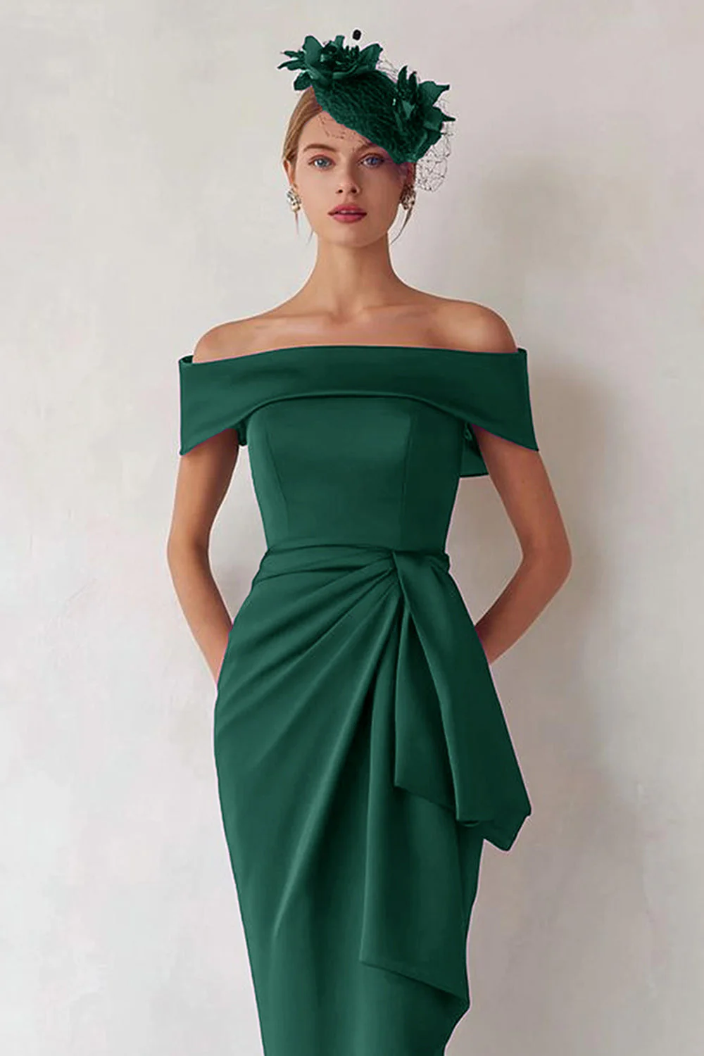Off Shoulder Ciemnozielona pochwa z marszczeniami sukienka matki panny młodej - Image 2