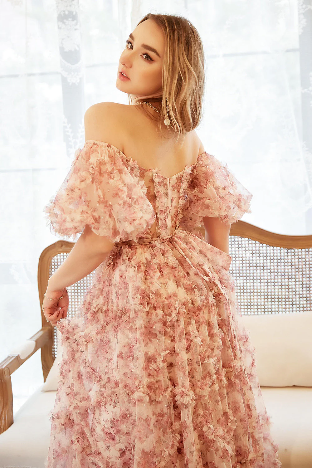 Plus Size Czerwona Sukienki Na Studniówke W Kwiaty Z Odkrytymi Ramionami - Image 6