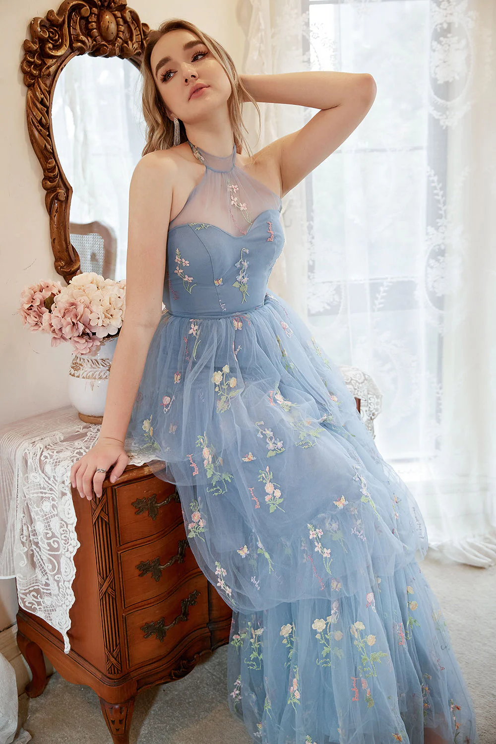 Plus Size Dekolt Halter Niebieska Sukienki Na Studniówke z Haftem - Image 4