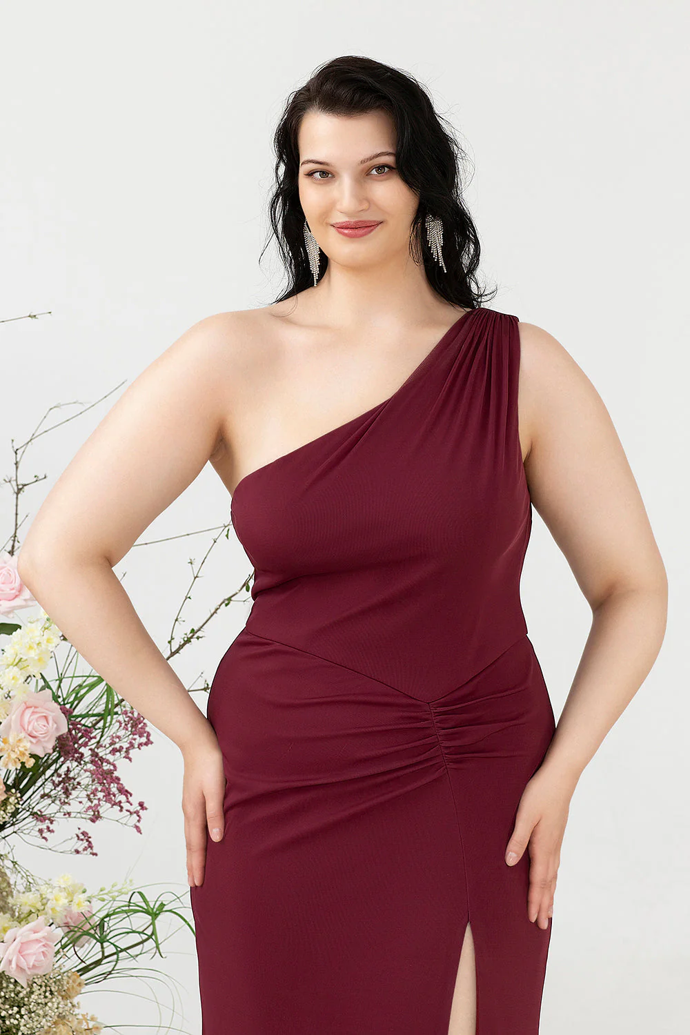 Plus Size Syrenka Czerwona Sukienka Dla Druhny Na Jedno Ramię Z Rozcięciem - Image 6