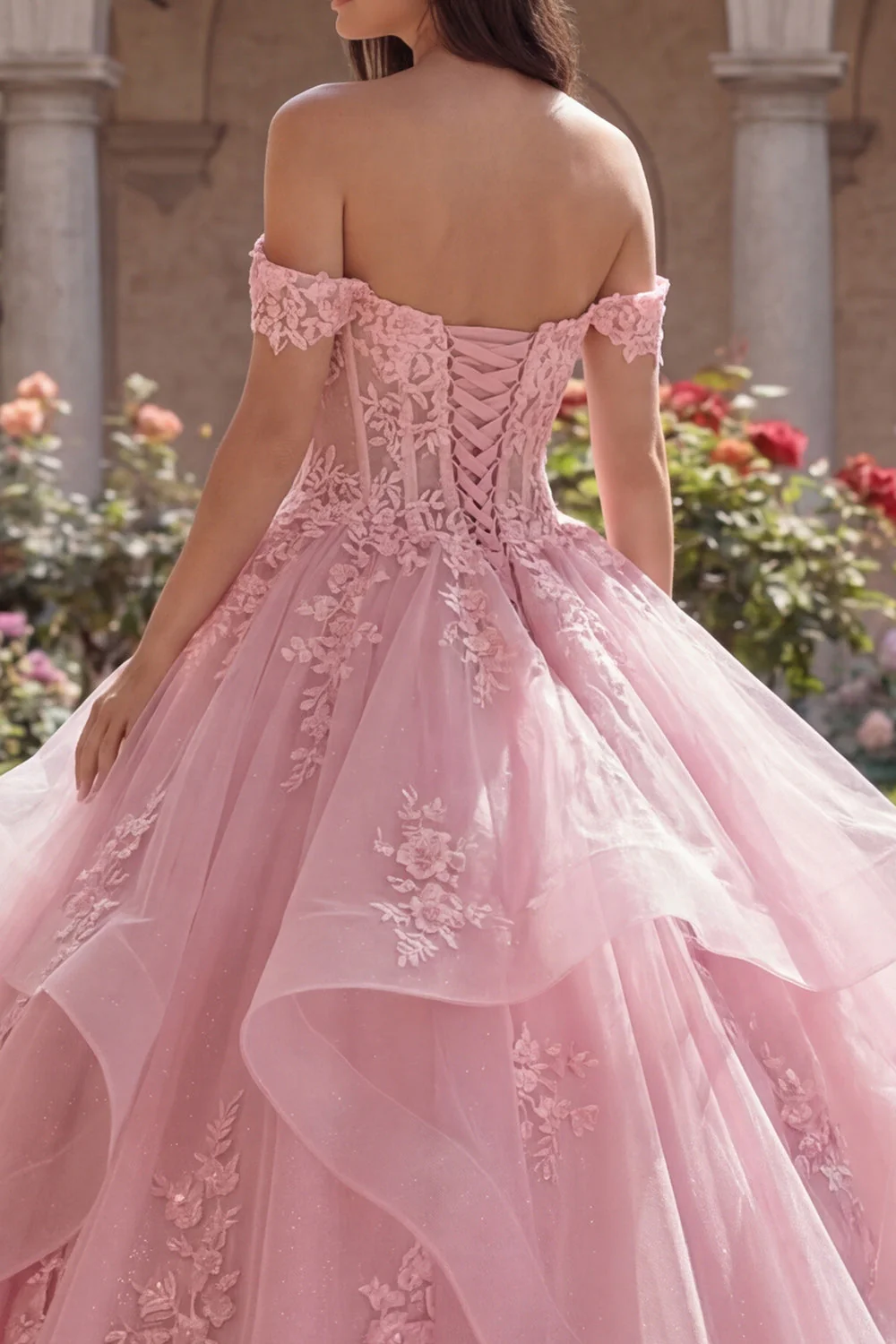 Różowa balowa suknia z odsłoniętymi ramionami z aplikacjami i falbanami – sukienka Quinceanera - Image 4