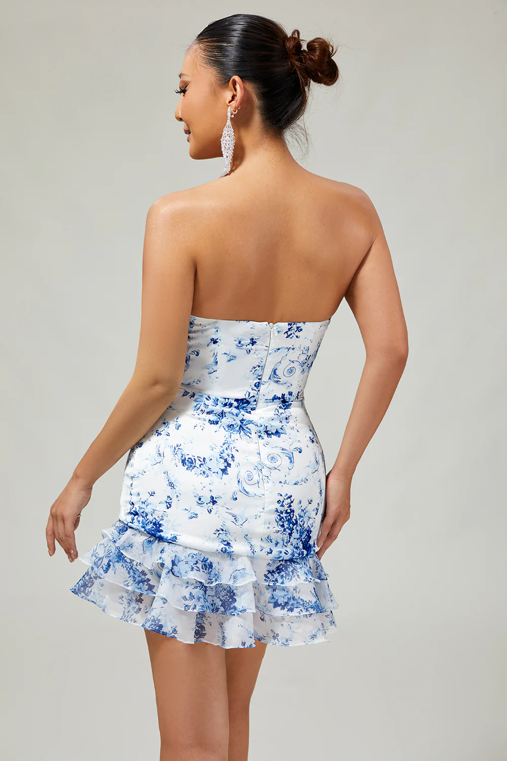 Różowa kwiecista krótka sukienka na scenę bodycon bez ramiączek z falbankami i falbankami - Image 10