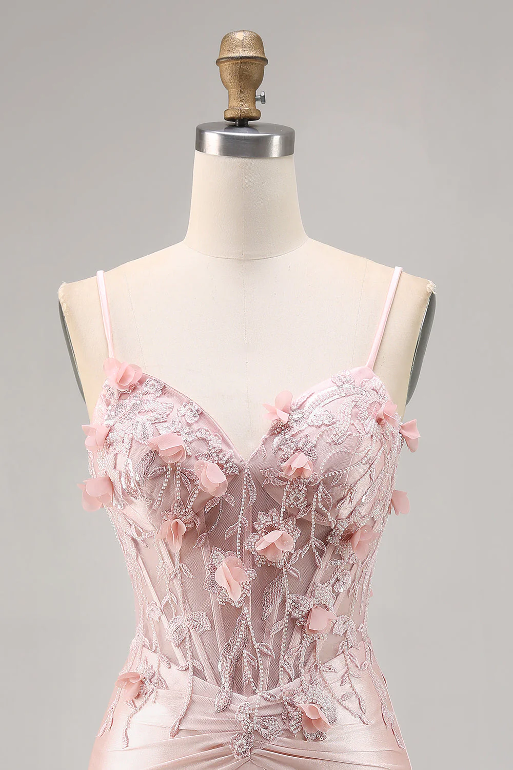 Różowa satynowa gorsetowa sukienka bodycon z aplikacjami - Image 4