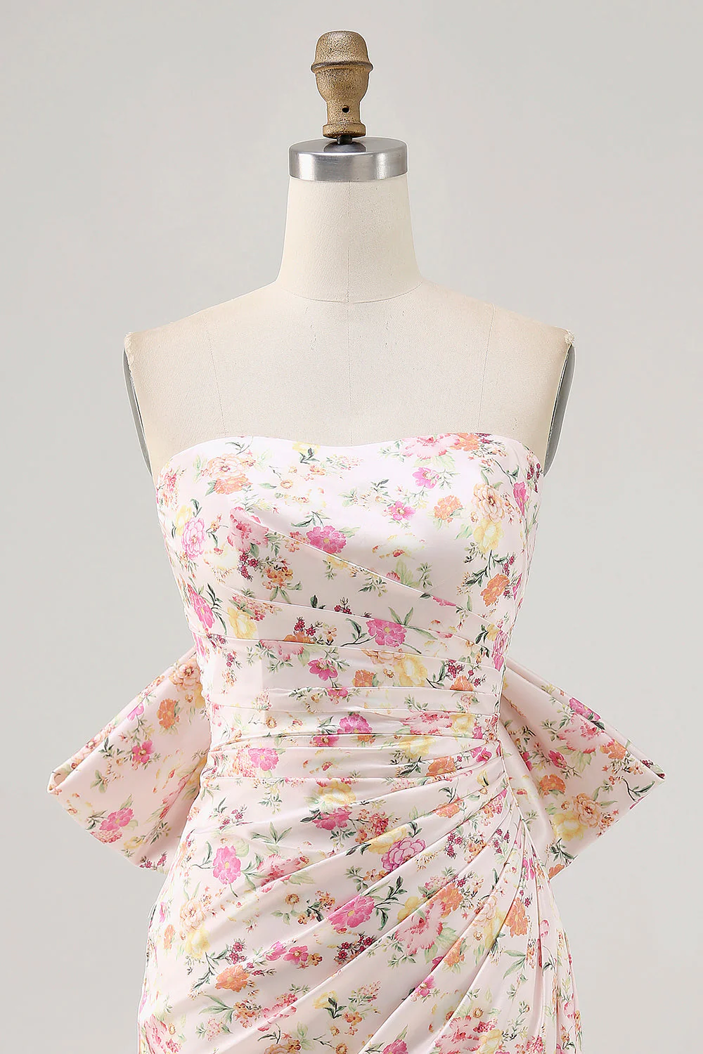 Różowa sukienka bez ramiączek bodycon z marszczeniami - Image 4