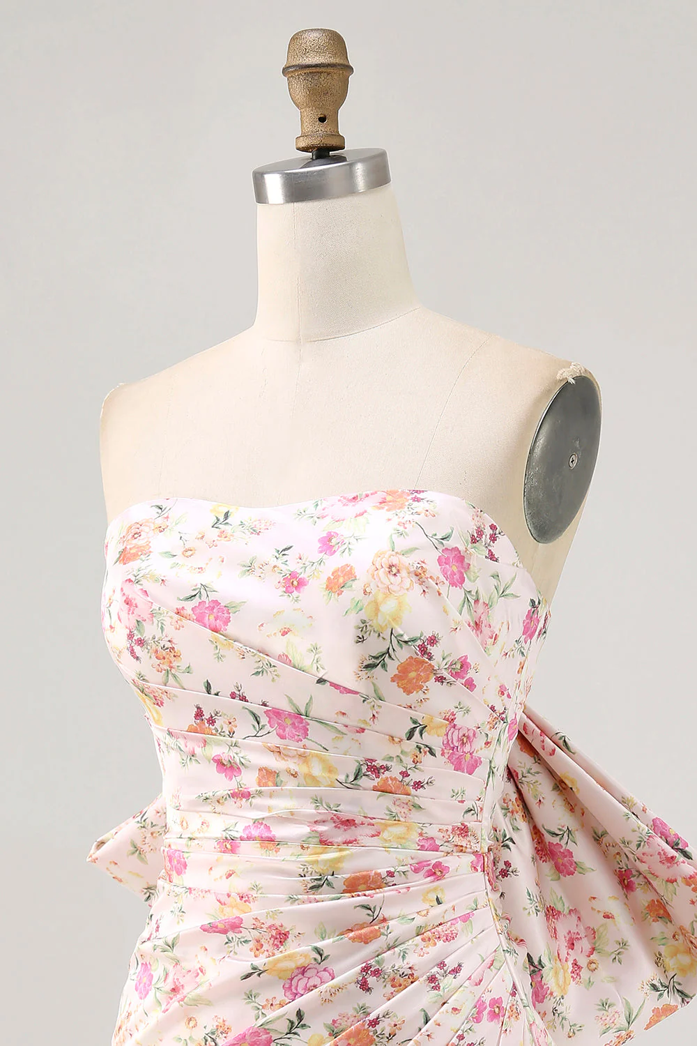 Różowa sukienka bez ramiączek bodycon z marszczeniami - Image 6