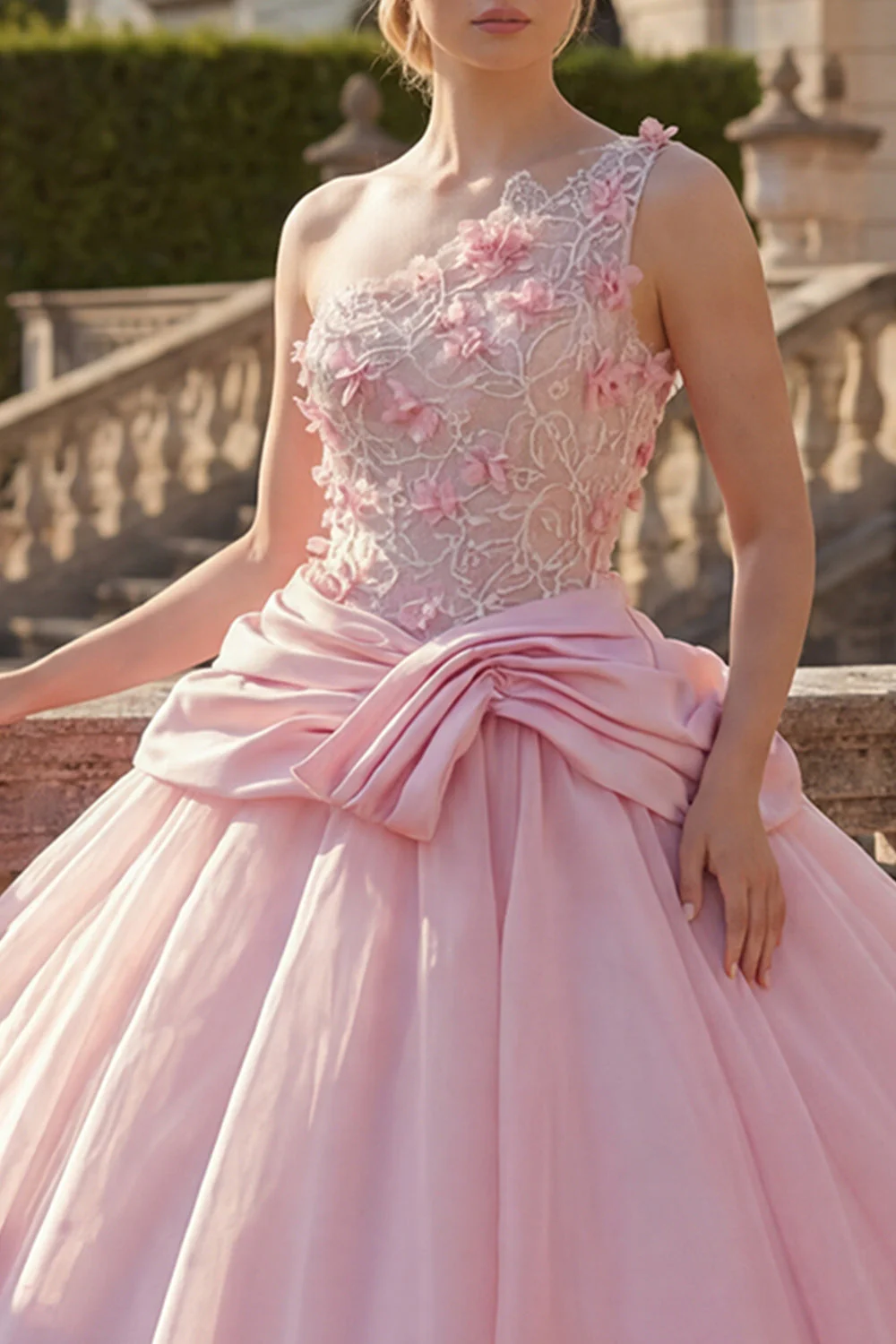 Różowa suknia balowa z aplikacjami na jedno ramię z marszczanymi sukniami z Quinceanera - Image 3