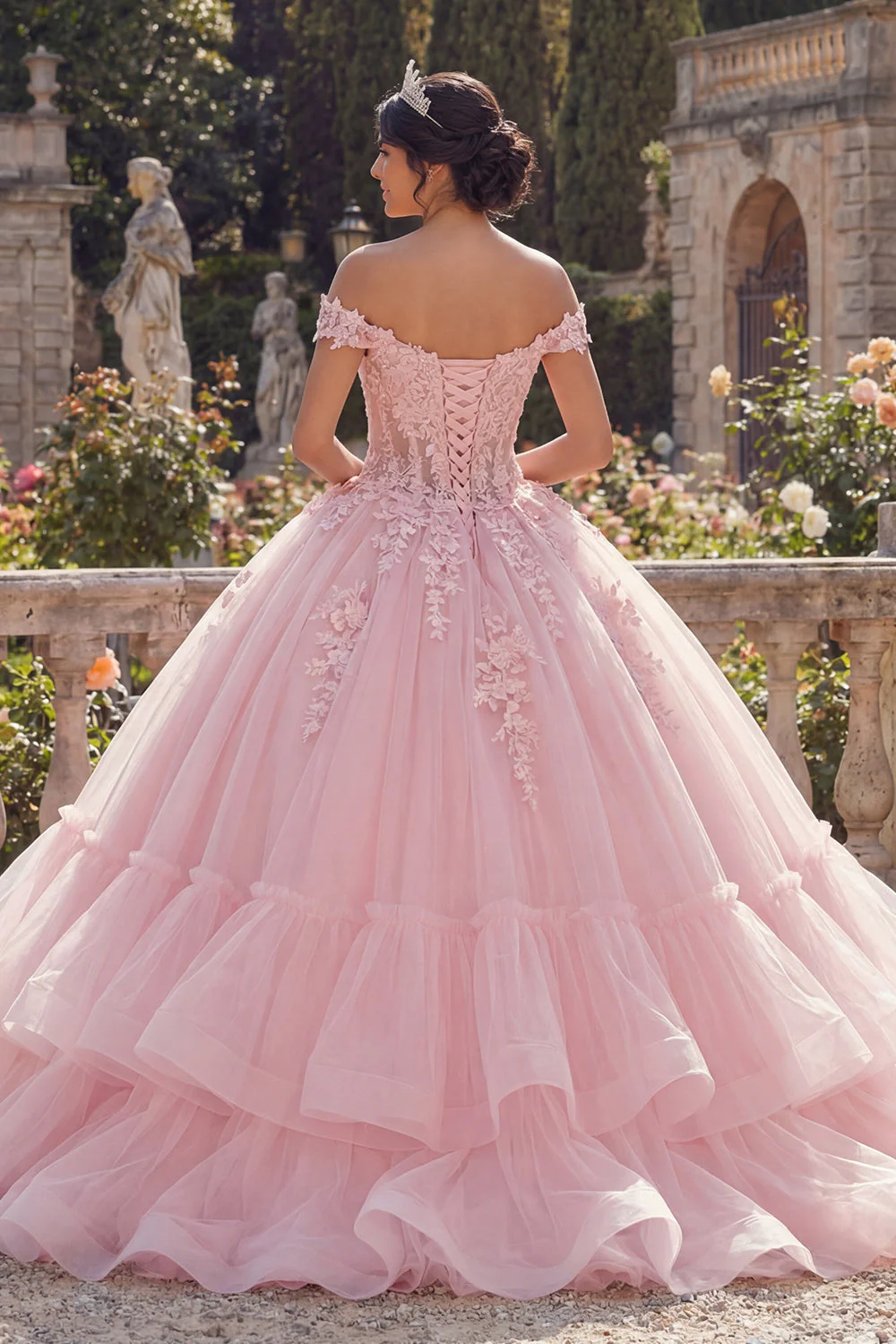 Różowa suknia balowa z odsłoniętymi ramionami, aplikowana na poziomie sukni Quinceanera - Image 2