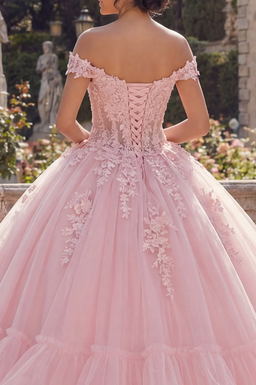 Różowa suknia balowa z odsłoniętymi ramionami, aplikowana na poziomie sukni Quinceanera - Image 4