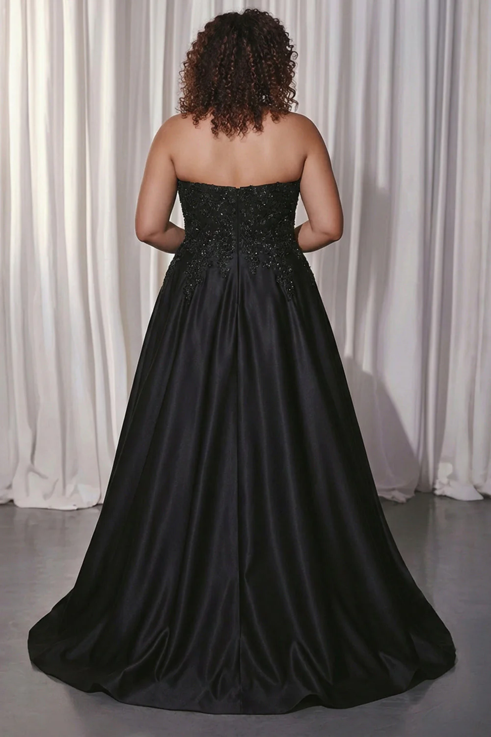 satynowa długa sukienka na bal plus size w kształcie Sweetheart A-Line z rozcięciem - Image 2