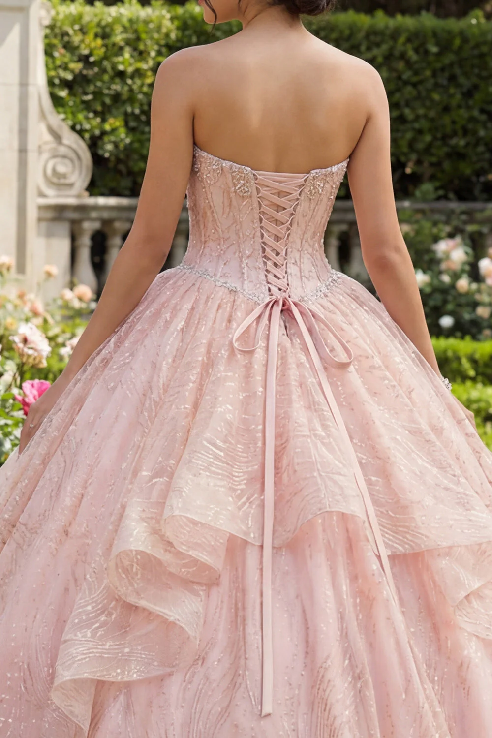 Sukienka balowa bez ramiączek, z koralikami i różową falbaną Quinceanera - Image 4
