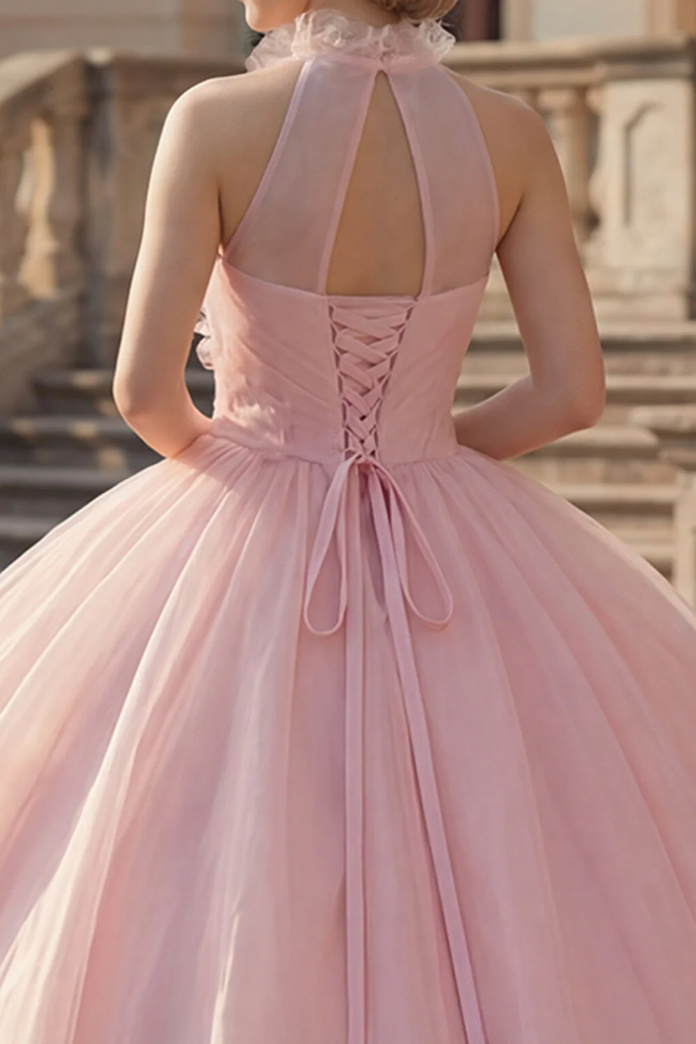 Sukienka balowa z różem na ramię i dekoltem z aplikacją Quinceanera - Image 4
