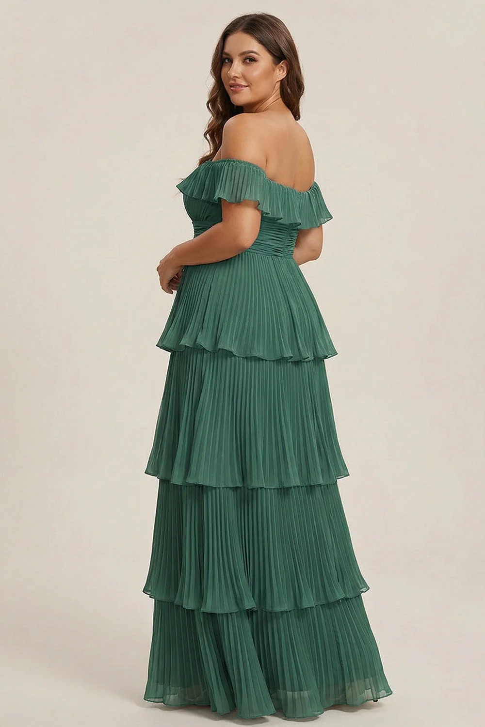 Sukienka druhny w stylu Eukaliptus z plisowaniem na ramionach – długa sukienka plus size - Image 2
