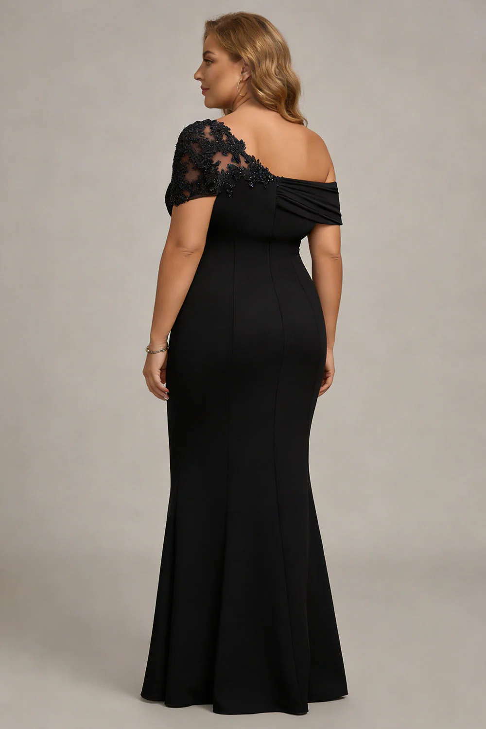 Sukienka matki panny młodej w rozmiarze plus size z marszczami - Image 2