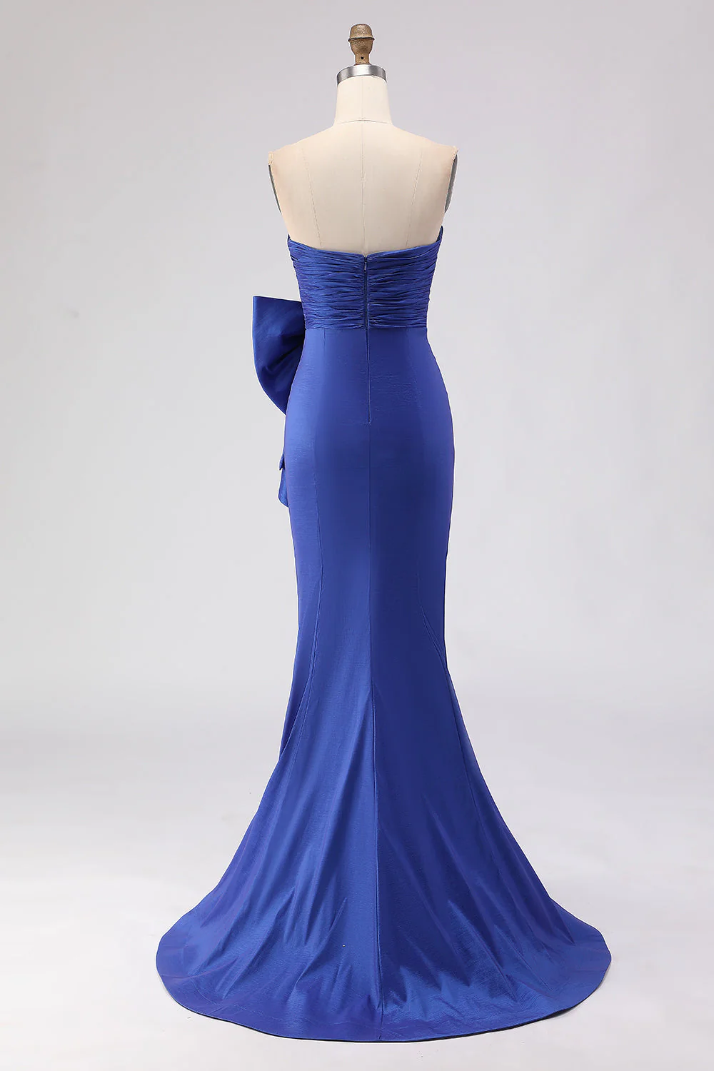 Sukienka na bal balowy bez ramiączek Royal Blue Mermaid z marszczkami i rozcięciem z boków i dużym kokardą - Image 2