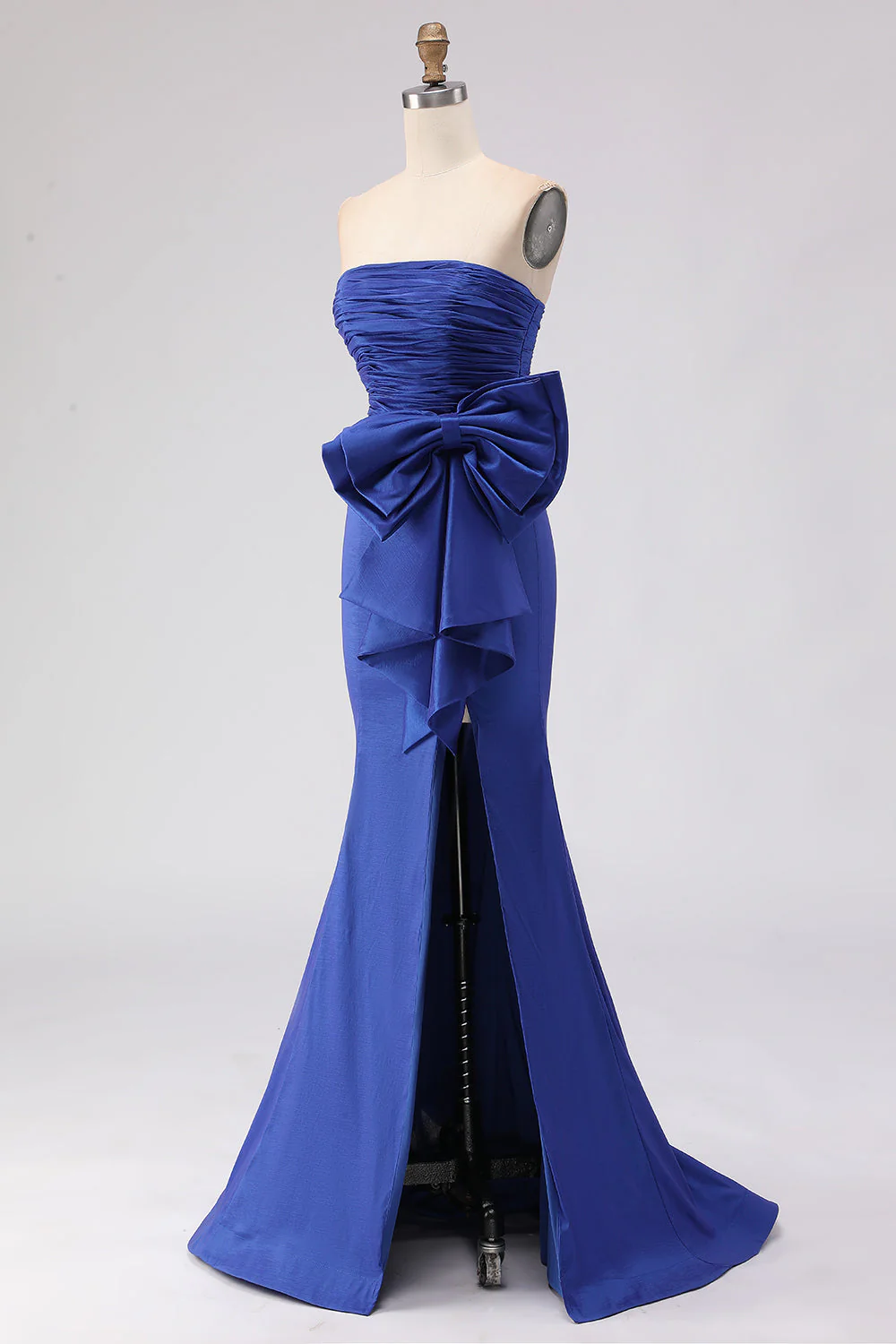 Sukienka na bal balowy bez ramiączek Royal Blue Mermaid z marszczkami i rozcięciem z boków i dużym kokardą - Image 3