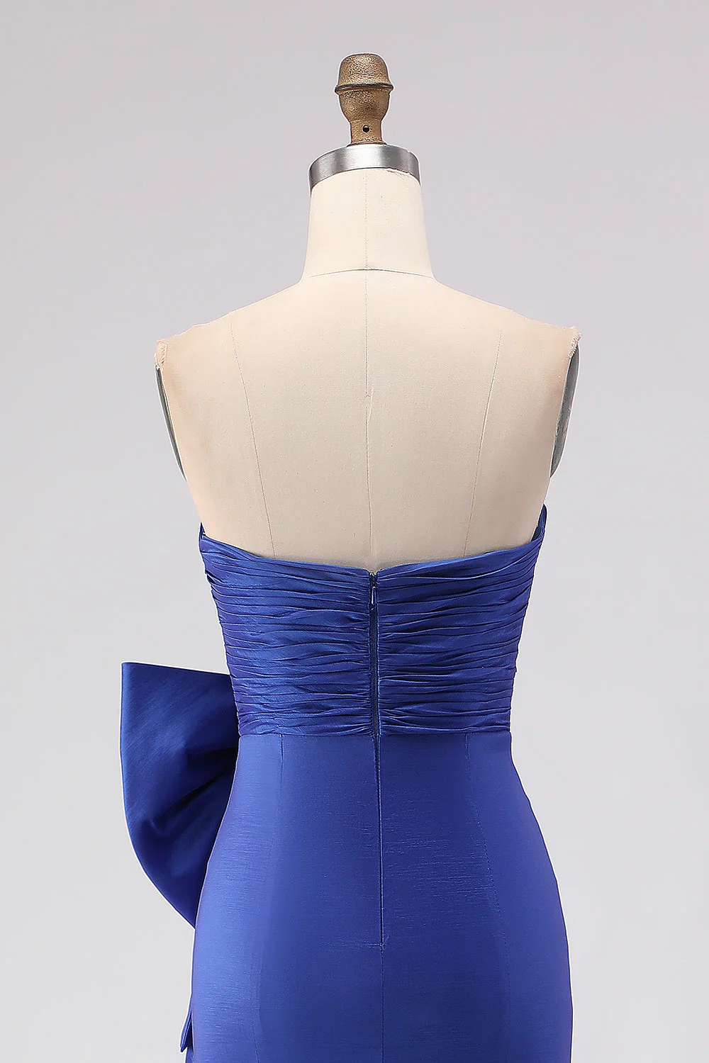 Sukienka na bal balowy bez ramiączek Royal Blue Mermaid z marszczkami i rozcięciem z boków i dużym kokardą - Image 5
