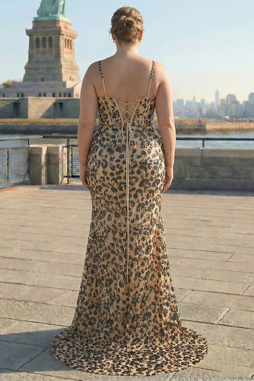 Sukienka na bal z rozcięciem – syrena khaki z cekinami z cekinami plus size - Image 2
