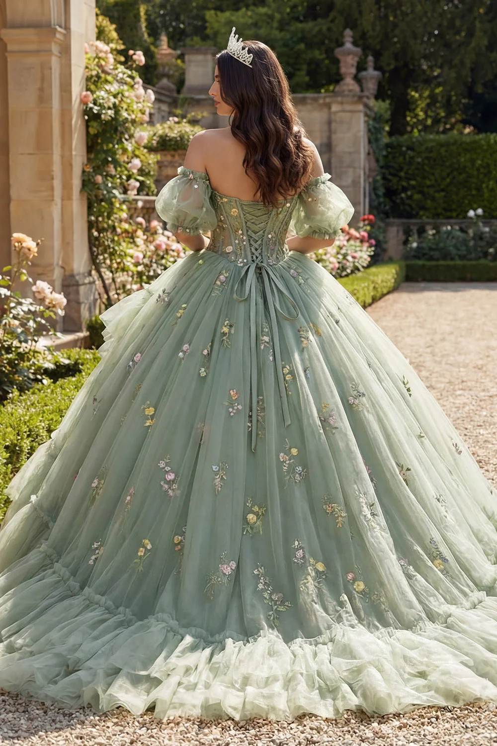 Sukienka Quinceanera w kolorze Dusty Sage Off The Shoulder z kwiatowym gorsetem i tiulem - Image 2