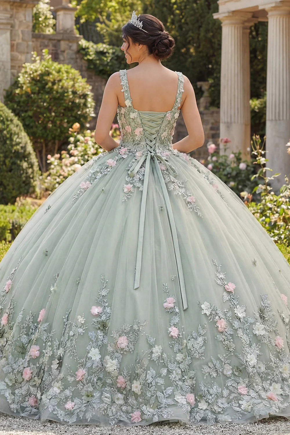 Sukienka z quinceañera z kwadratowym dekoltem, w kolorze dusty sage Sage Floral - Image 2