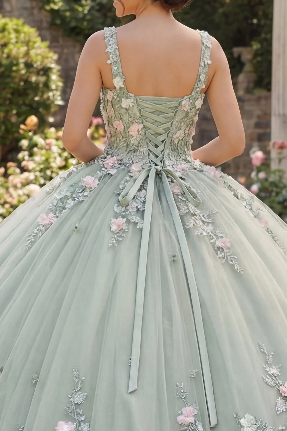 Sukienka z quinceañera z kwadratowym dekoltem, w kolorze dusty sage Sage Floral - Image 4