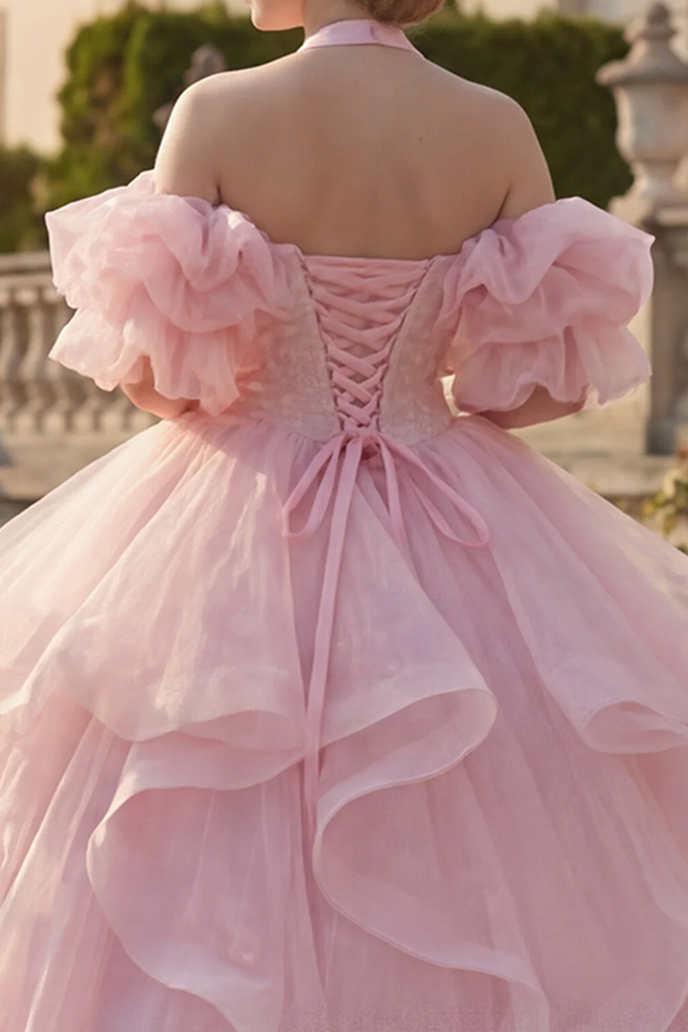 Suknia balowa z dekoltem na ramię i różem z falbanami i sukienką Quinceanera z puszystymi rękawami - Image 4