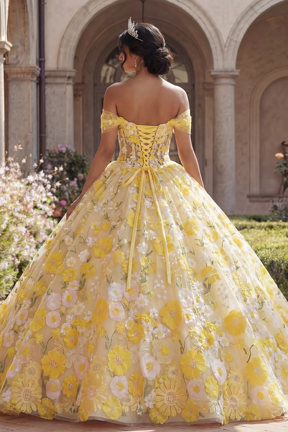 Suknia balowa żółta z odkryciem ramion, korset z aplikacjami z Quinceanera - Image 2