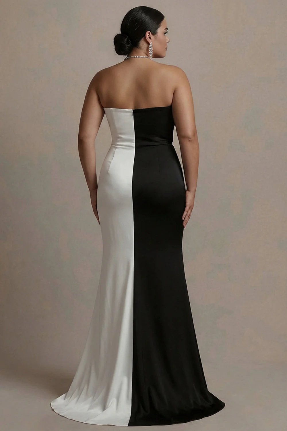Sweetheart Sheath czarno-biała długa wieczorowa sukienka w rozmiarze plus size z rozcięciem - Image 2
