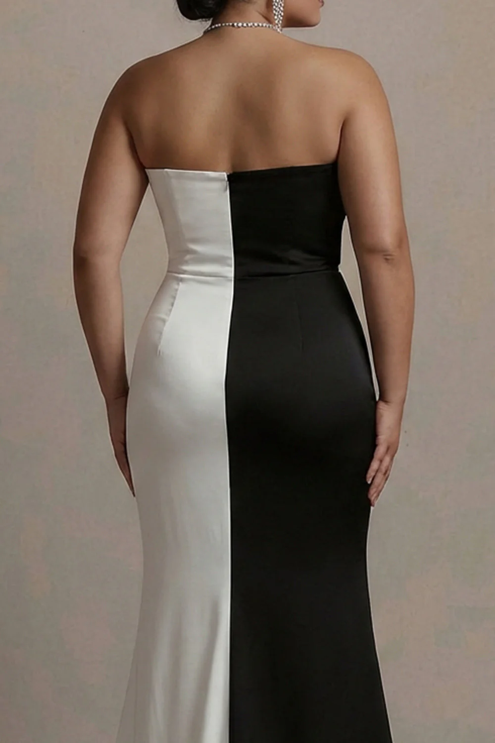 Sweetheart Sheath czarno-biała długa wieczorowa sukienka w rozmiarze plus size z rozcięciem - Image 4