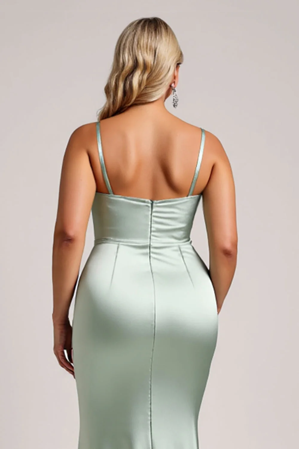 Szałwiowa zieleń plus size satynowa długa sukienka dla druhen z rozcięciem - Image 4
