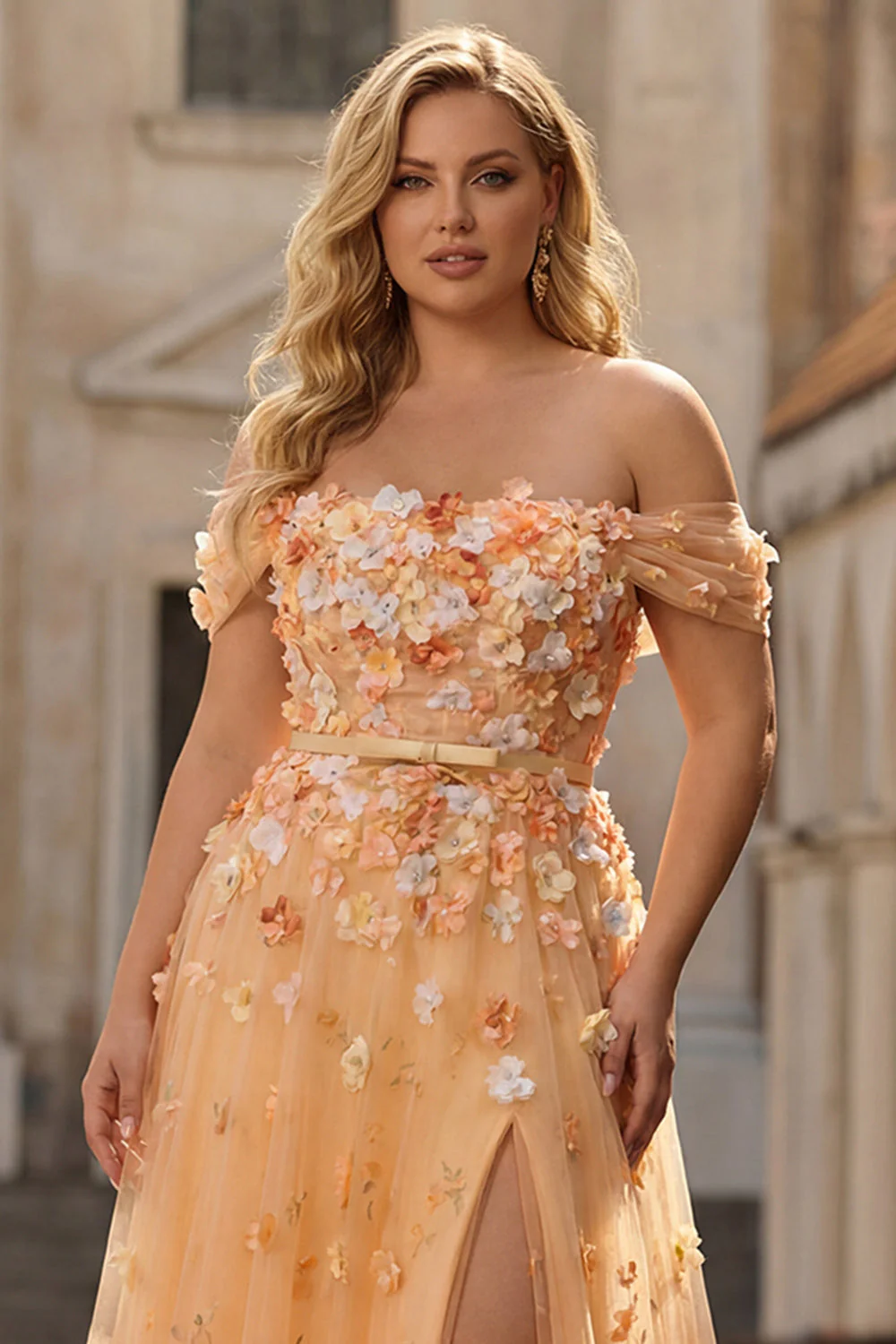 Szampańskie aplikacje w kształcie kroju A z odkrytymi ramionami – długa suknia na bal plus size - Image 6