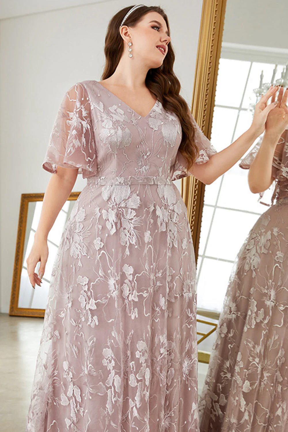 Szary Różowy Dekolt W Szpic Haftowana Sukienka Plus Size Na Studniówkę - Image 5
