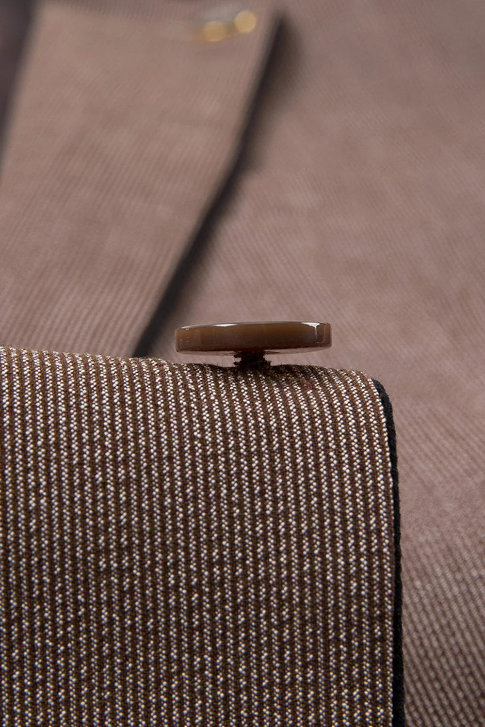 Taupe 3-częściowe męskie garnitury wizytowe z klapą o wycięciu slim fit i jednym guzikiem - Image 7