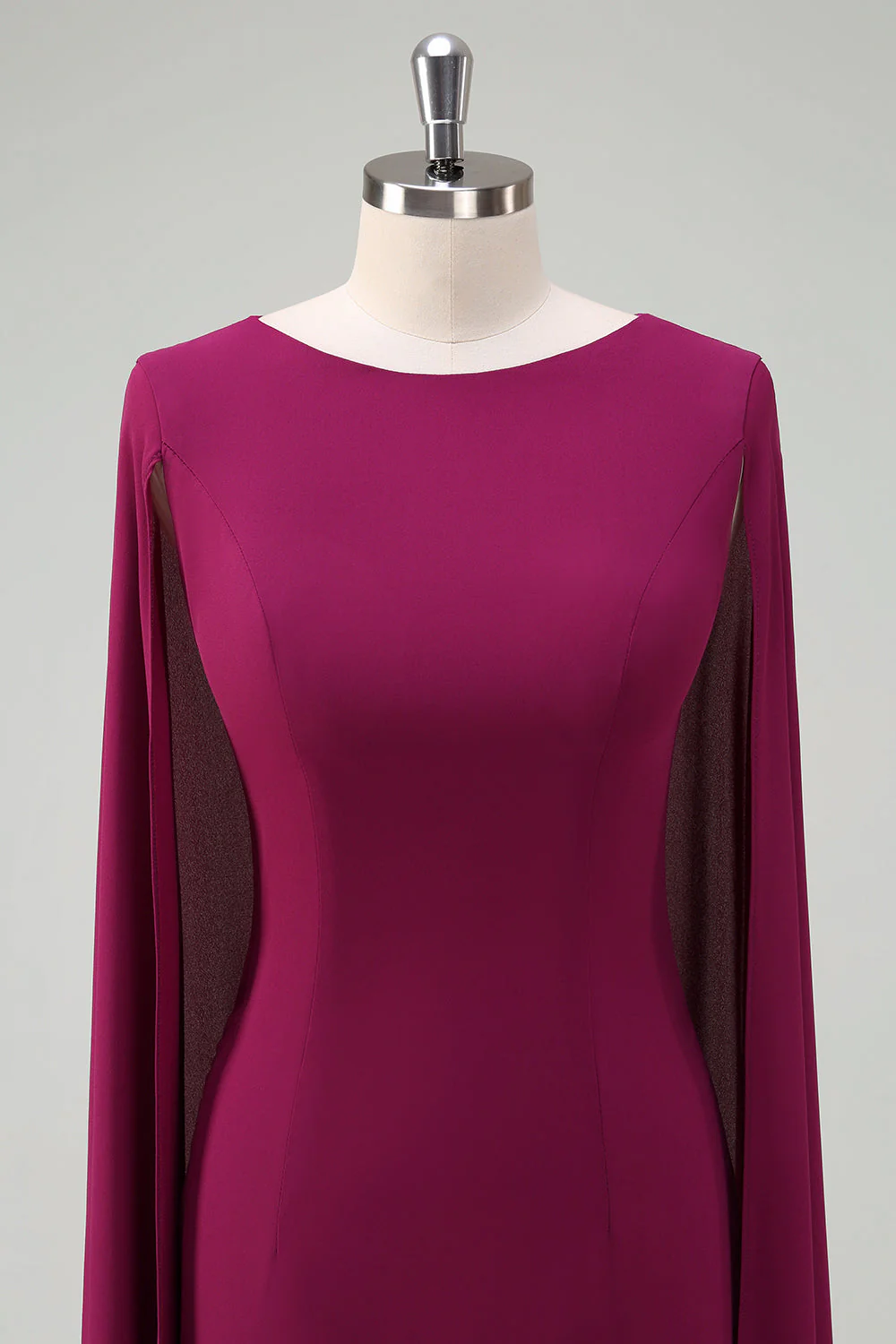 Winogronowa sukienka koktajlowa bodycon z peleryną - Image 4