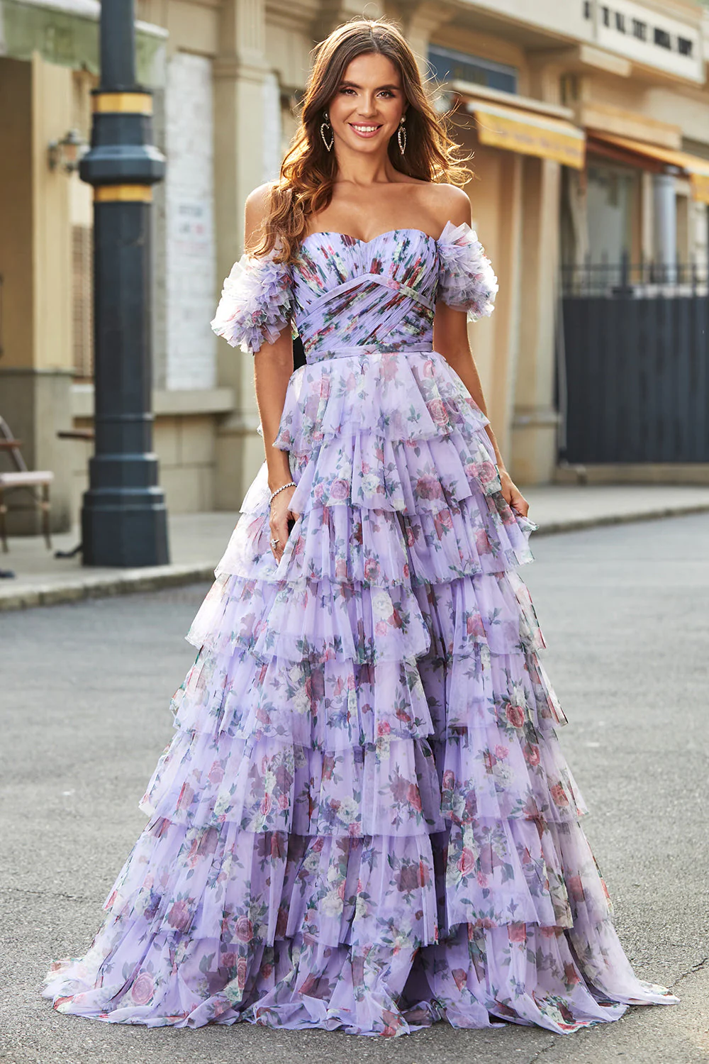 Wspaniała długa sukienka na studniówkę z linią A Off the Shoulder Lavender Print Z Falbankami - Image 4