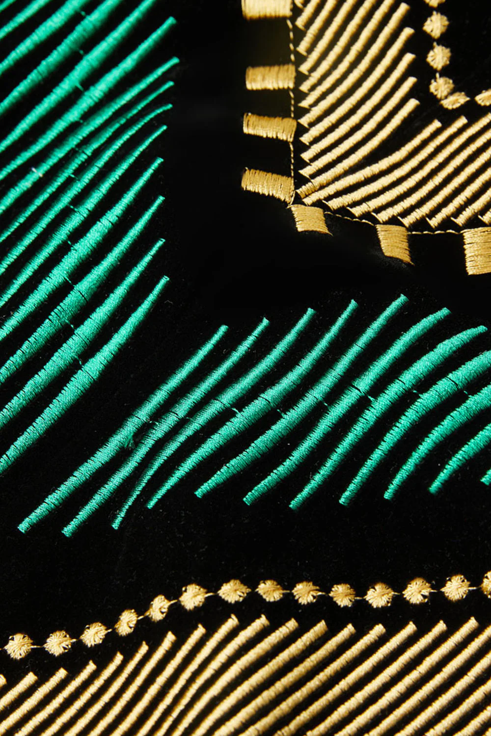 Zielona otwarta marynarka z haftowanym geometrycznym frontem - Image 4