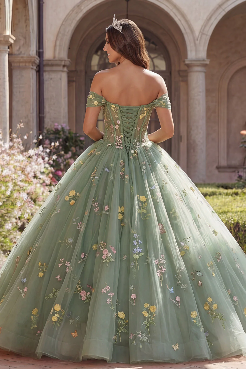 Zielona suknia balowa z odkrytymi ramionami – kwiatowa suknia z Quinceañera - Image 2