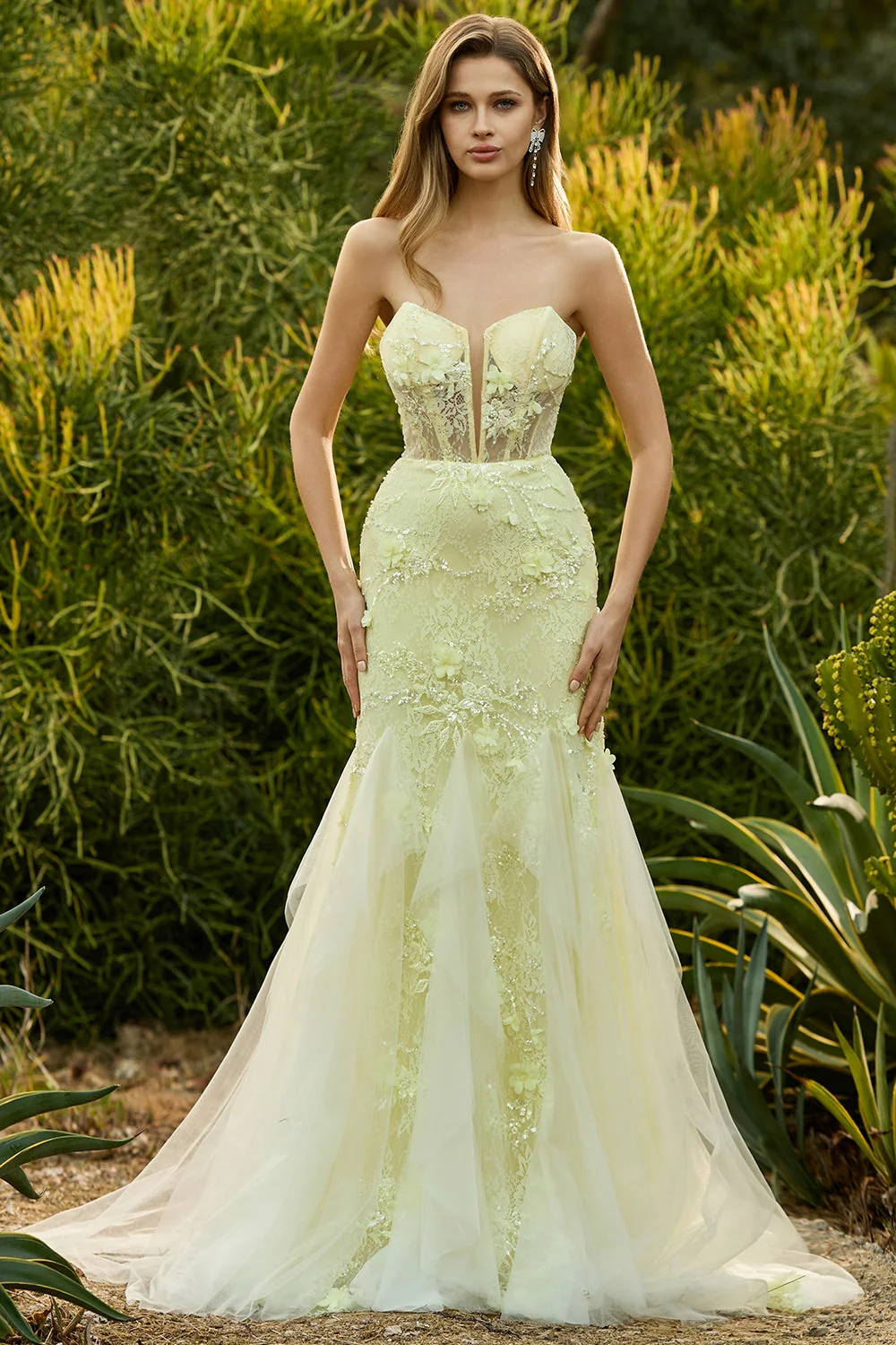 Żółta gorsetowa sukienka bez ramiączek w kolorze Mermaid Yellow z koronką i kwiatami 3D - Image 6
