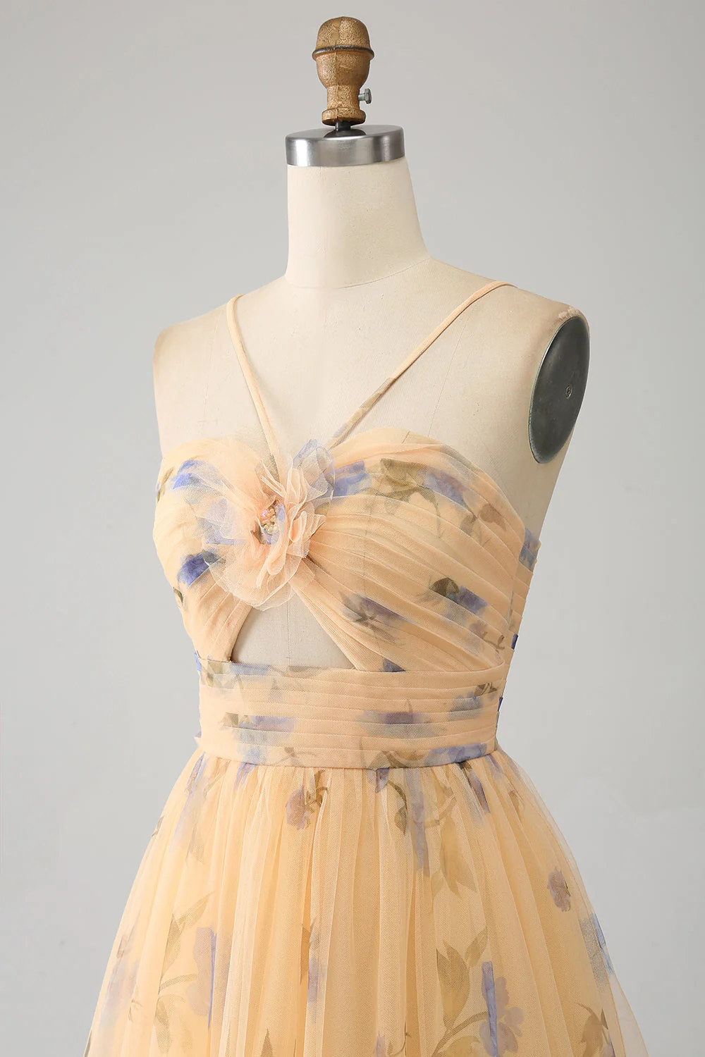 Żółta plisowana tiulowa sukienka na studniówkę w kształcie litery A z haftem - Image 6