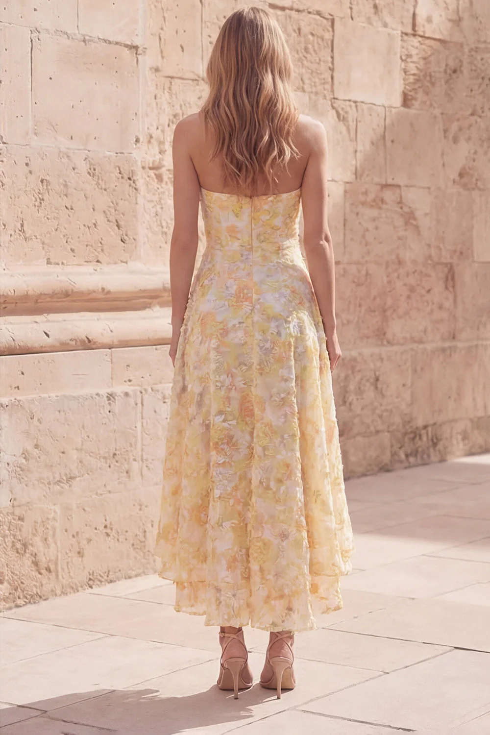 Żółta sukienka Midi Sweetheart Midi Floral Dress z aplikacjami - Image 2